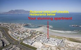 A Modern Unit, Self Checkin, Restaurants And Shops Below